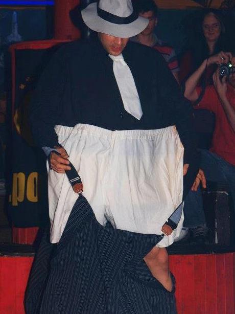 striptýz a tlusťoch na party